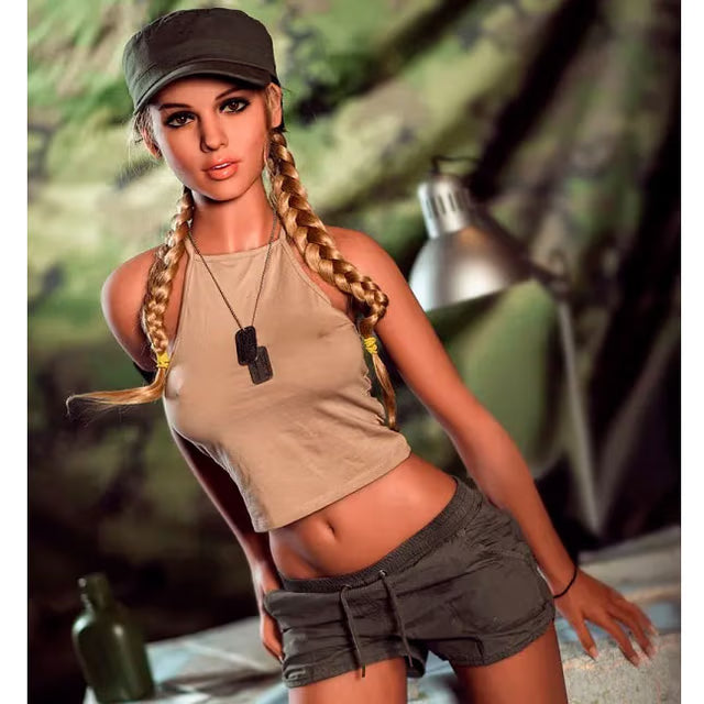 Chloe - Boneca Realística em TPE com Pele Morena, Cabelo Longo, Olhos Castanhos, Seios Pequenos, Vértebras em Aço e Acessórios - 43 Kg e 1,57 Metros de Altura